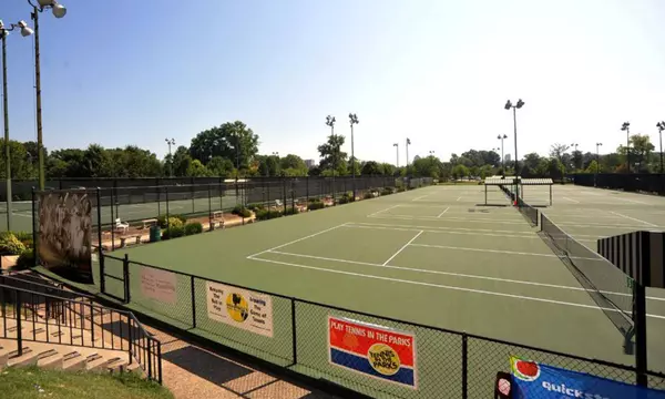 D1 Athlete and Forest Lake Alum Hosts Tennis Skills Youth Clinic